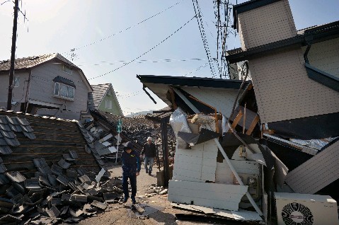 熊本益城町で震度7＝2人死亡、100人負傷―家屋倒壊多数、震度6強余震：コメント7