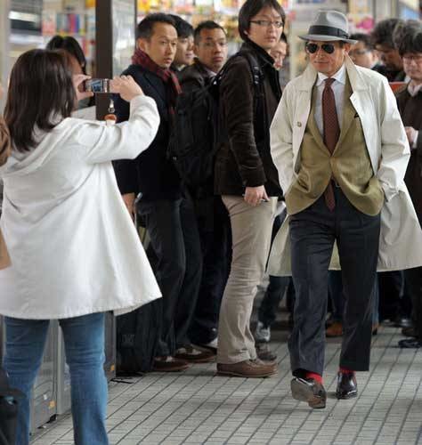 山口組 司忍組長に「サインください」攻撃　神戸山口組関係者と思われる男たちが詰め寄り挑発：コメント20