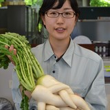  ＜野菜＞抱き合う「愛情ダイコン」話題に