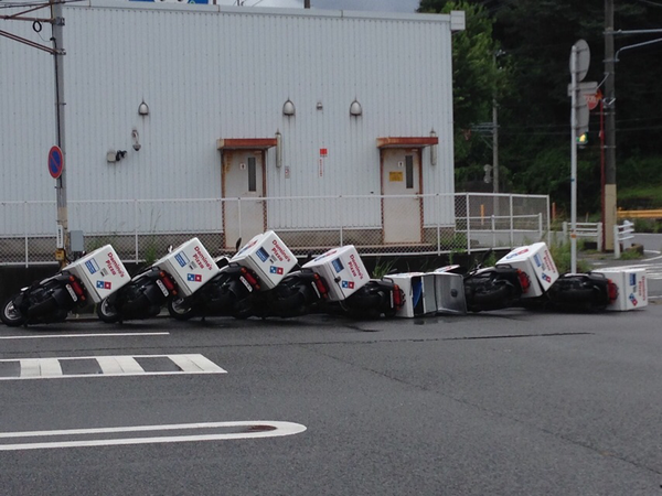 台風21号、「宅配ピザ」ドライバーを吹き飛ばす…弁護士「普通はやらせない」「損害賠償請求のおそれも」：コメント2