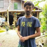 松岡俊介、山奥で仙人暮らしを直撃「元妻・YOUとの子」の話に態度急変