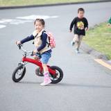 子どもの騒音「道路族」に悩み心身に影響も。袋小路の新興住宅街に後悔…