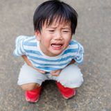 「子供がうるさい」という通報が増えている。子連れ批判する人たちに、小児科医が知ってほしいこと