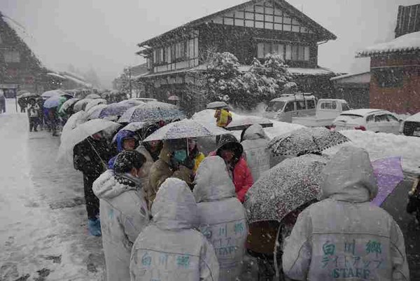 中国人観光客に人気の白川郷の住民が嘆く「観光公害」：コメント2